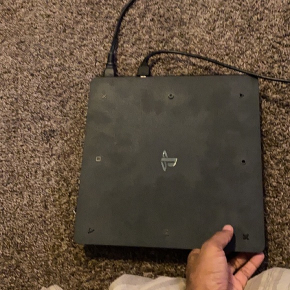 PlayStation 4 - Picture 2 of 6